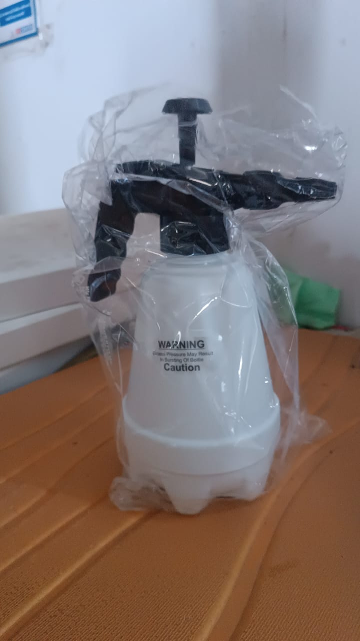 1.5L Heavy-Duty Plastic Pressure Spray Bottle with Adjustable Nozzle 1.5L Heavy-Duty Plastic Pressure Spray Bottle with Adjustable Nozzle